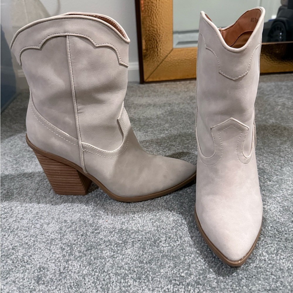 DV by Dolce Vita Cream Western Cowboy Cowgirl Boots